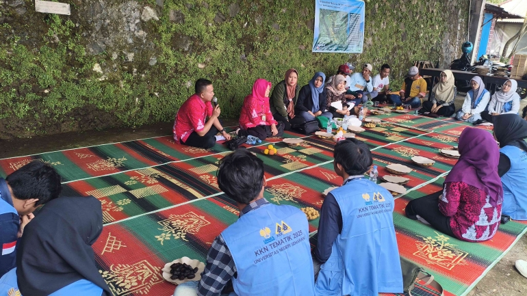 FGD I'AMpelgading HOMELAND: Kolaborasi Desa dan Mahasiswa KKN PMM UNNES Dalam Pengelolaan Wisata Hom